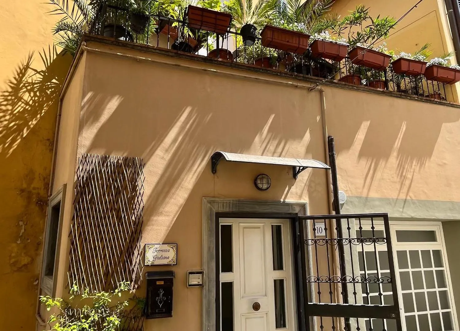 Terrazza Giuliana Villa Pescia 0*,  Italy